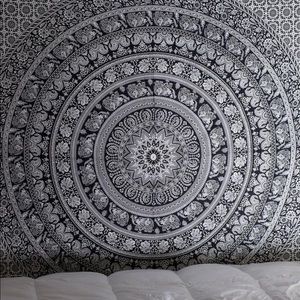 BLACK&WHITE TAPESTRY